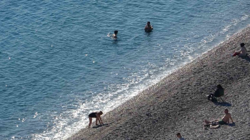 Antalya’da aralık ayında yazdan kalma günler yaşanıyor
