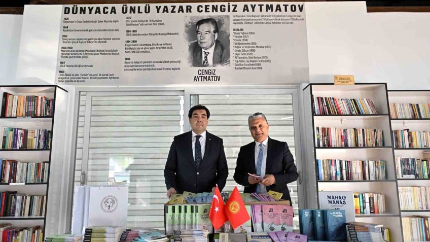 Aytmatov’un eserleri kütüphaneye bağışlandı