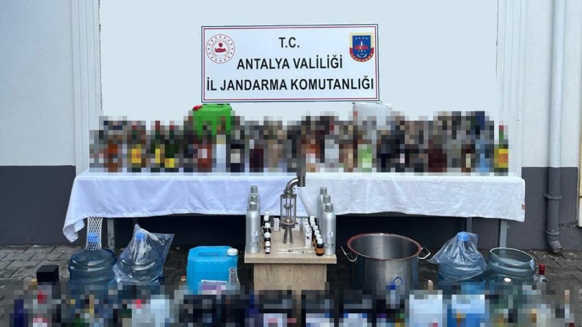 Evinde sahte alkol üreten şahıs yakalandı
