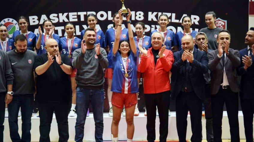 Kocagöz’den şampiyonlara özel tebrik