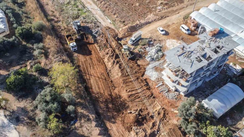 Varsak Demirel’in su taşkını sorunu çözülüyor