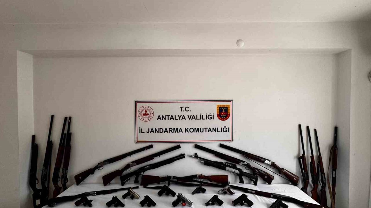Antalya’da ruhsatsız silah operasyonu: 24 gözaltı