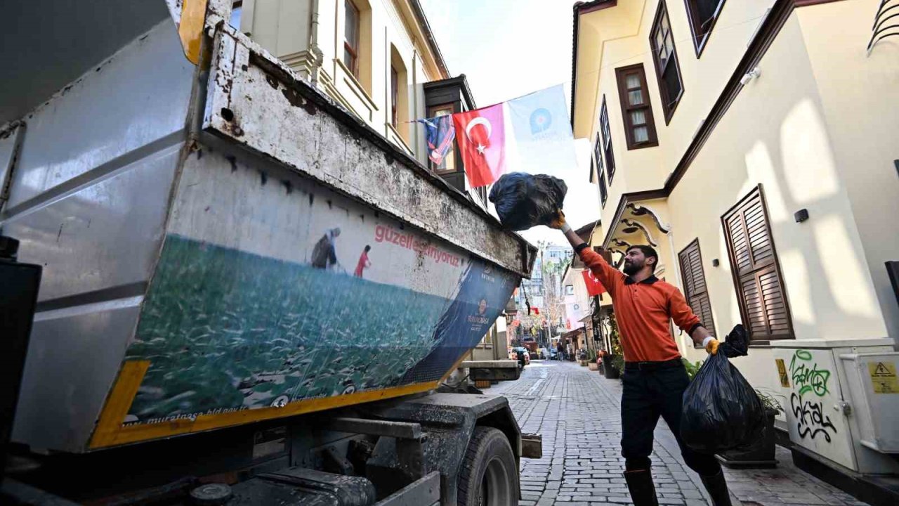 Kaleiçi’nde çöpte dedektiflik dönemi