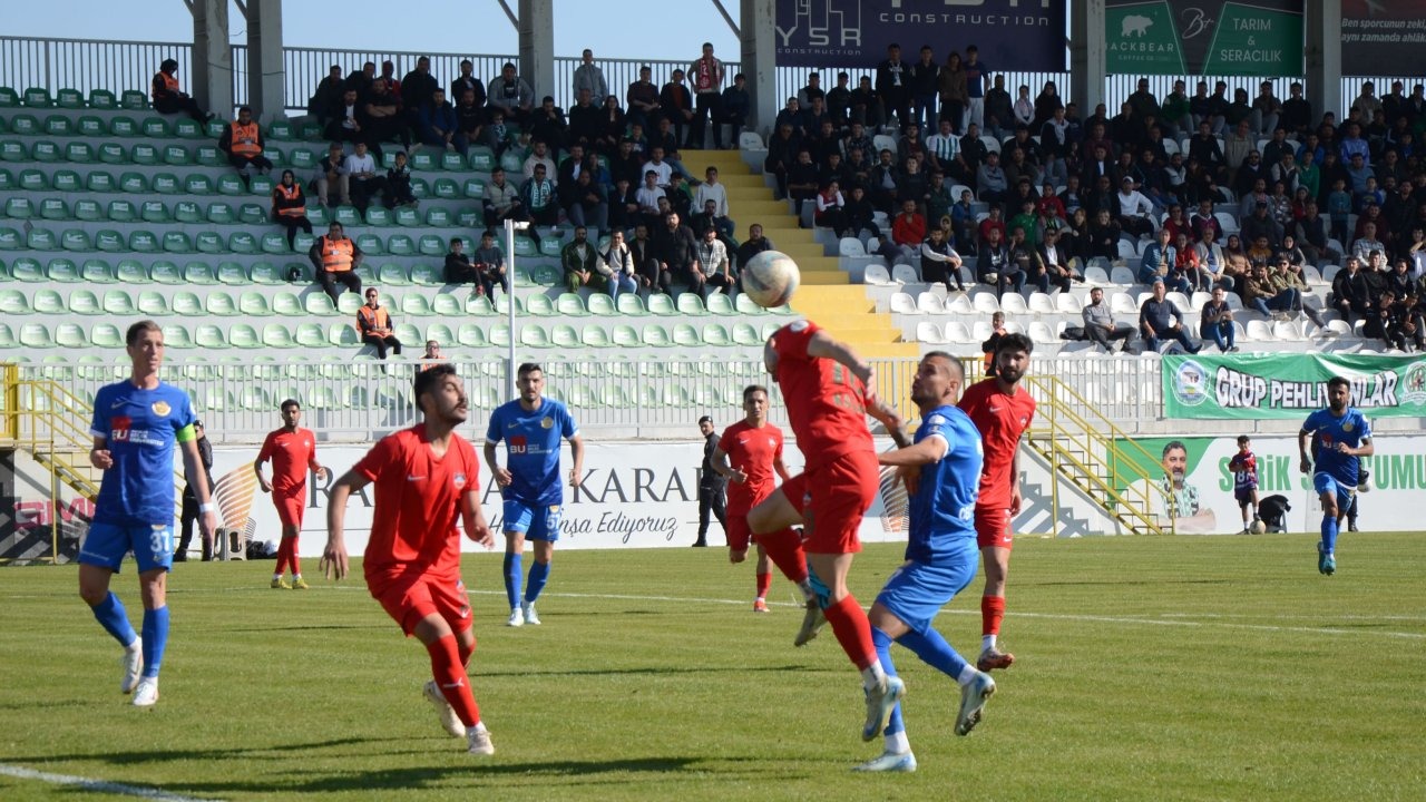 Serik taraftarından 'istifa' tezahüratı