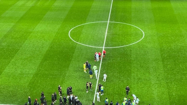 Son dakika! Adana Demirspor, sahadan çekildi