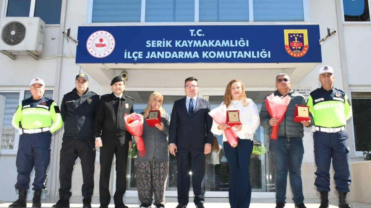 Antalya'da örnek sürücülere plaket