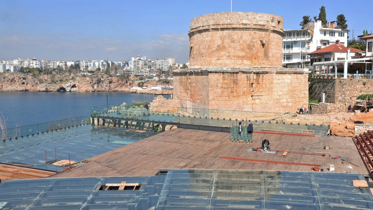 Antalya’da   Hıdırlık Kulesi’nde arkeolojik buluş