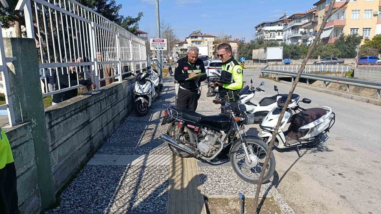 Antalya’da 11 plakasız motosiklete 132 bin 513 TL para cezası