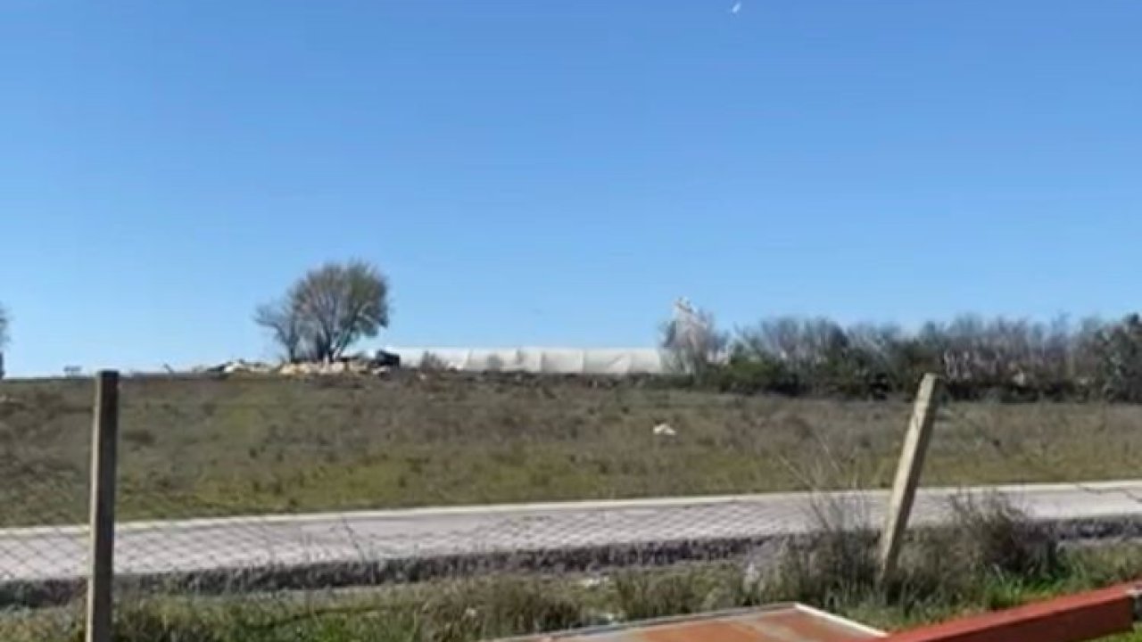 Antalya’da aniden ortaya çıkan hortum seraları vurdu