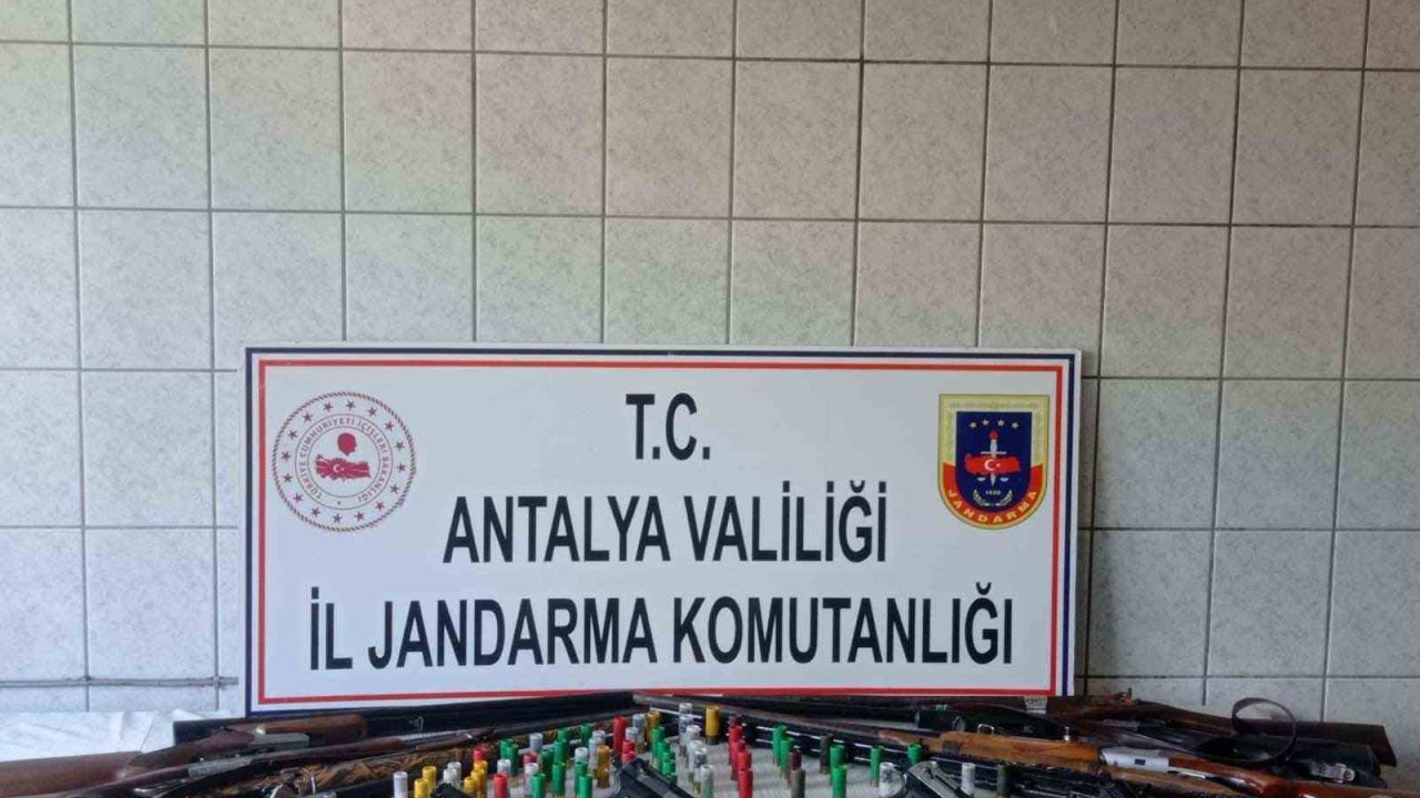 Antalya’da çok sayıda silah ve mühimmat ele geçirildi
