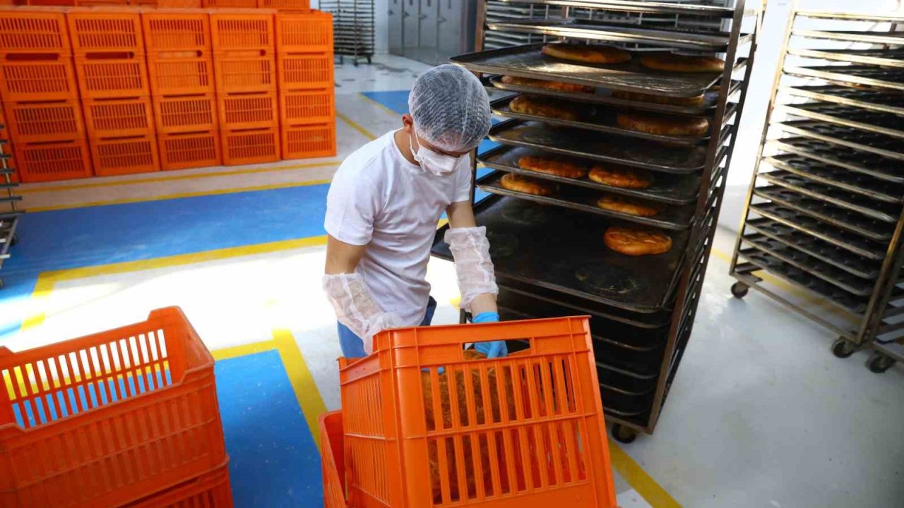 Büyükşehir Halk Ekmek Büfelerinde Ramazan pidesi 15 TL