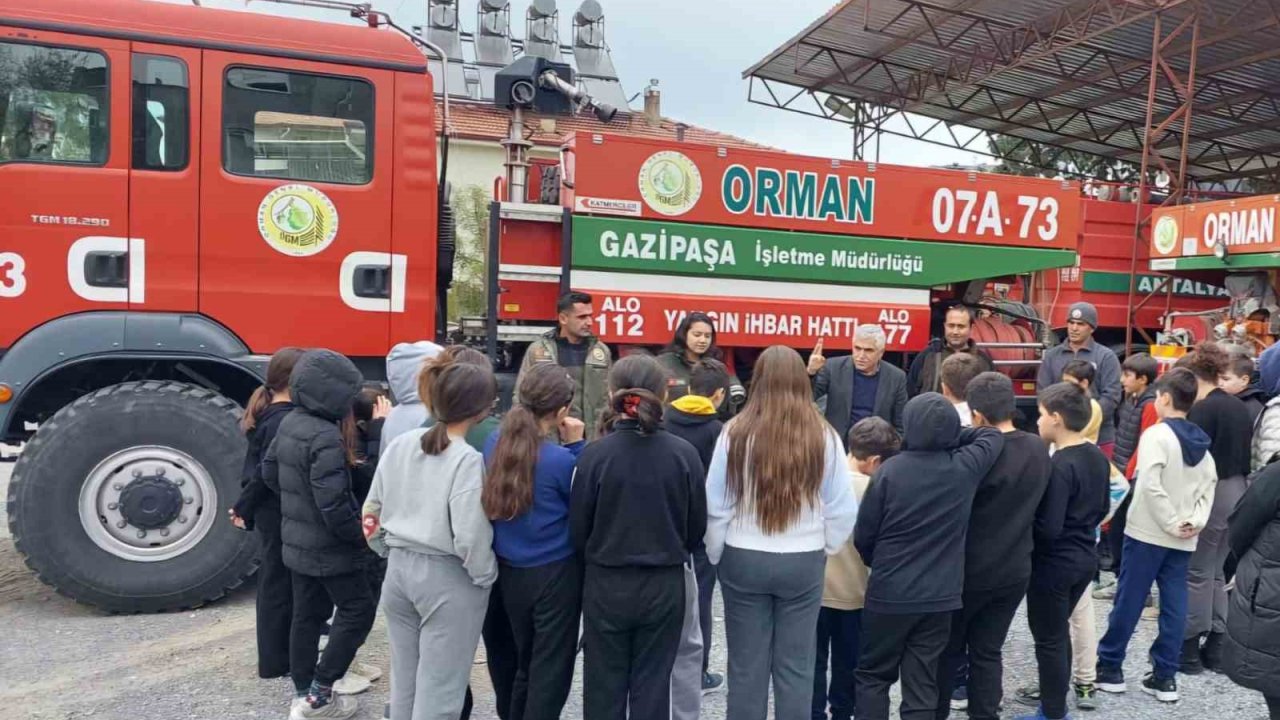Antalya'da öğrencilere ve vatandaşlara yangın eğitimi