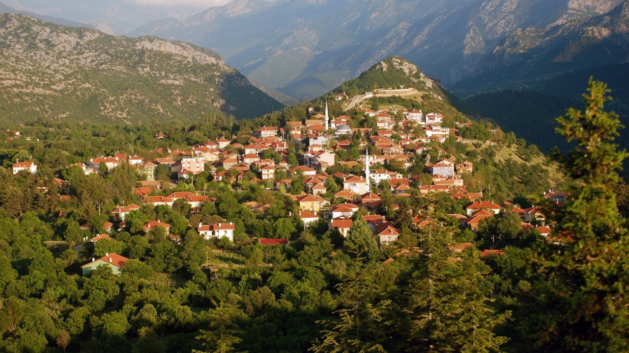 Antalya Ormana'da planda görülmeyen düğmeli evlere yıkım kararı
