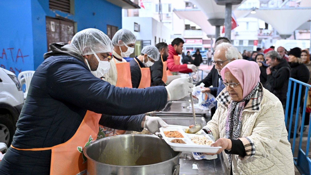 Muratpaşa’da binler aynı sofrada