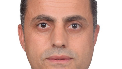 Kaldırıma çarpıp bahçeye uçan otomobilin sürücüsü polisten acı haber