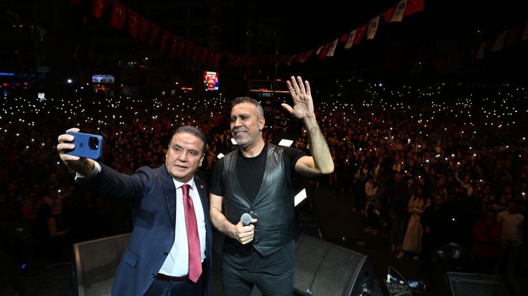 Atatürk'ün Antalya ziyaretinin yıl dönümünde Haluk Levent coşkusu