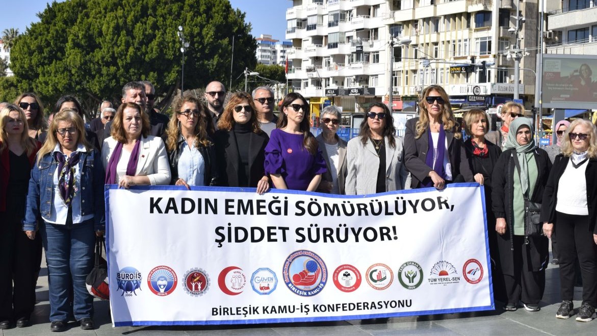 Birleşik Kamu-İş Antalya Şubesinden Antalya'da 8 Mart töreni