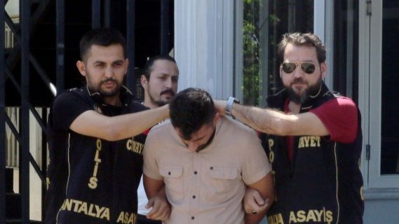 Kamyonetle çarptığı 2 kişiden 1'ini öldüren, diğerini yaralayan sanığa müebbet