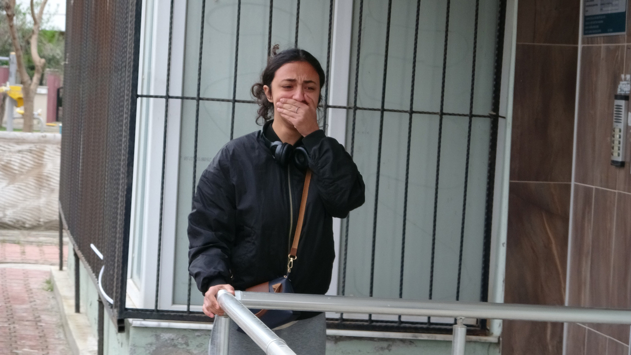 Arkadaşına ulaşamayan genç kız, gözyaşları içinde bekledi