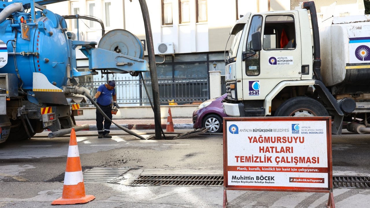 ASAT'tan 4 mahallede eş zamanlı yağmur suyu temizliği