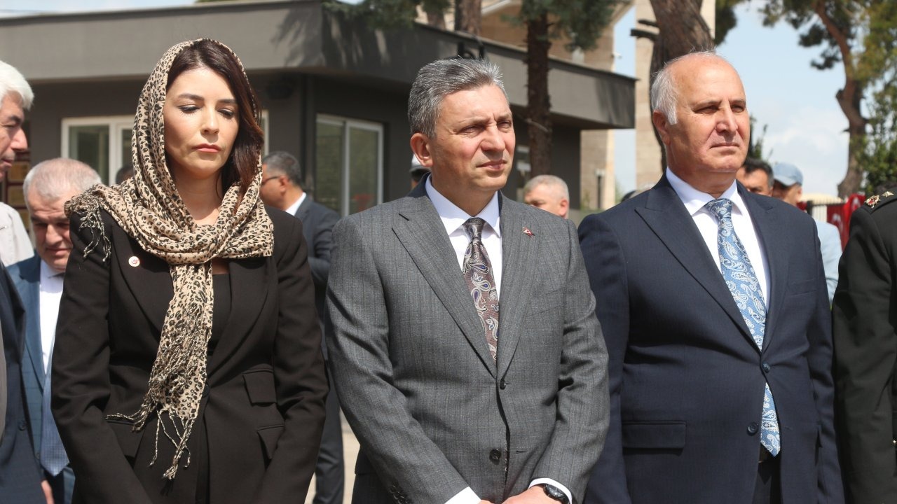 Vali Şahin şehitliği ziyaret etti