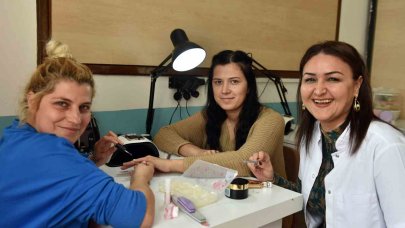 AKMEK’te güzellik uzmanı yetişiyor