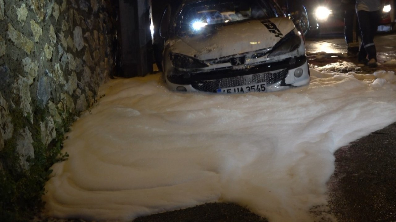 Alanya’da park halindeki otomobil alevlere teslim oldu