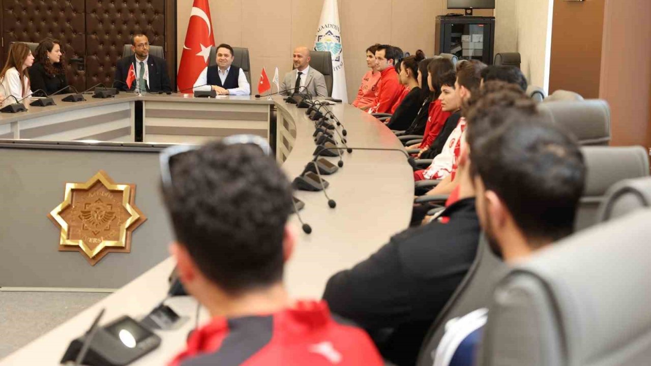 ALKÜ’lü derece yapan sporcular Rektör Türkdoğan ile buluştu