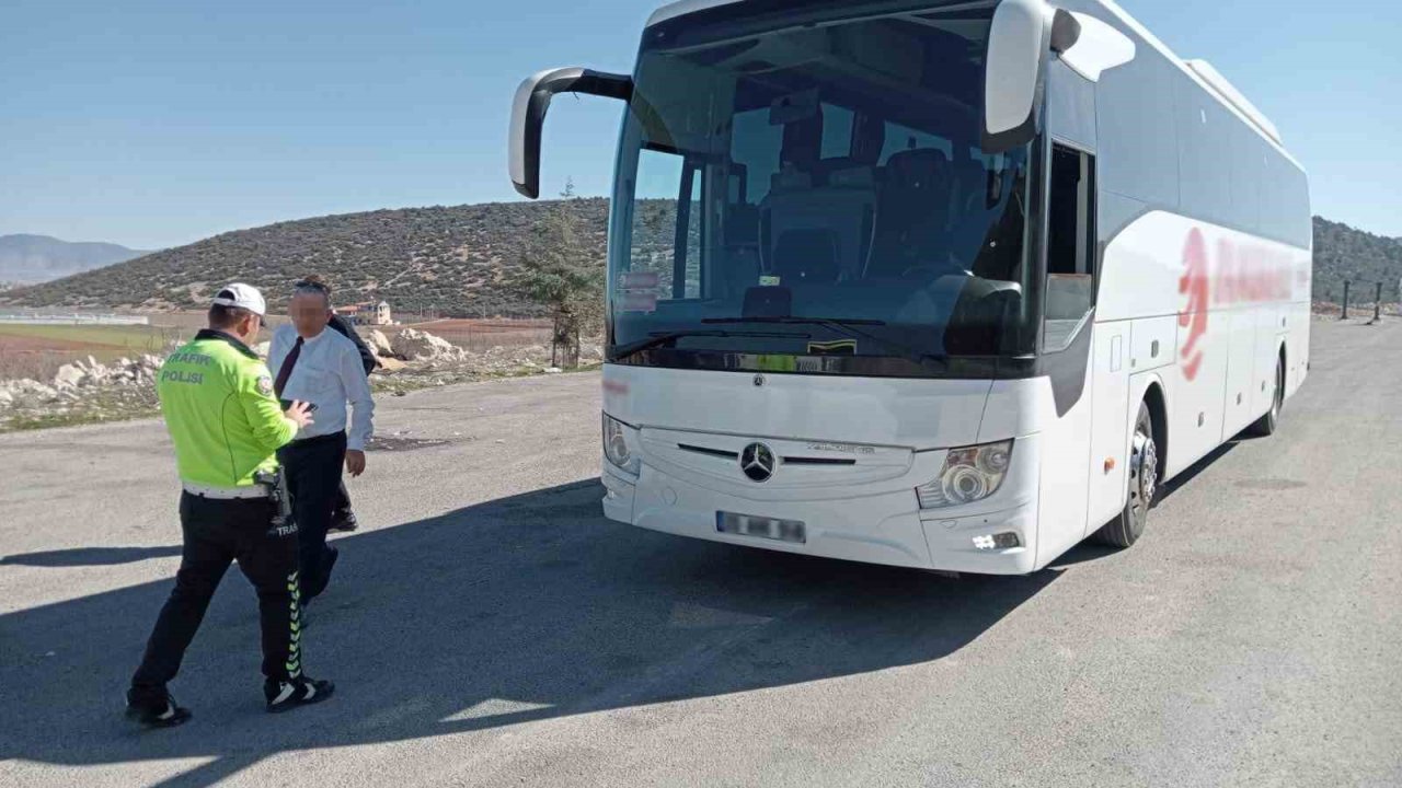 Antalya’da trafik denetimleri sıklaştırıldı, 59 bin araç ve sürücü kontrol edildi