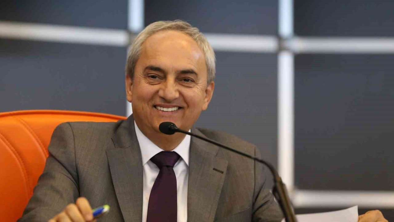 Başkan Kocagöz: "Kepez’de 1986 model greyder ile çalışıyoruz"