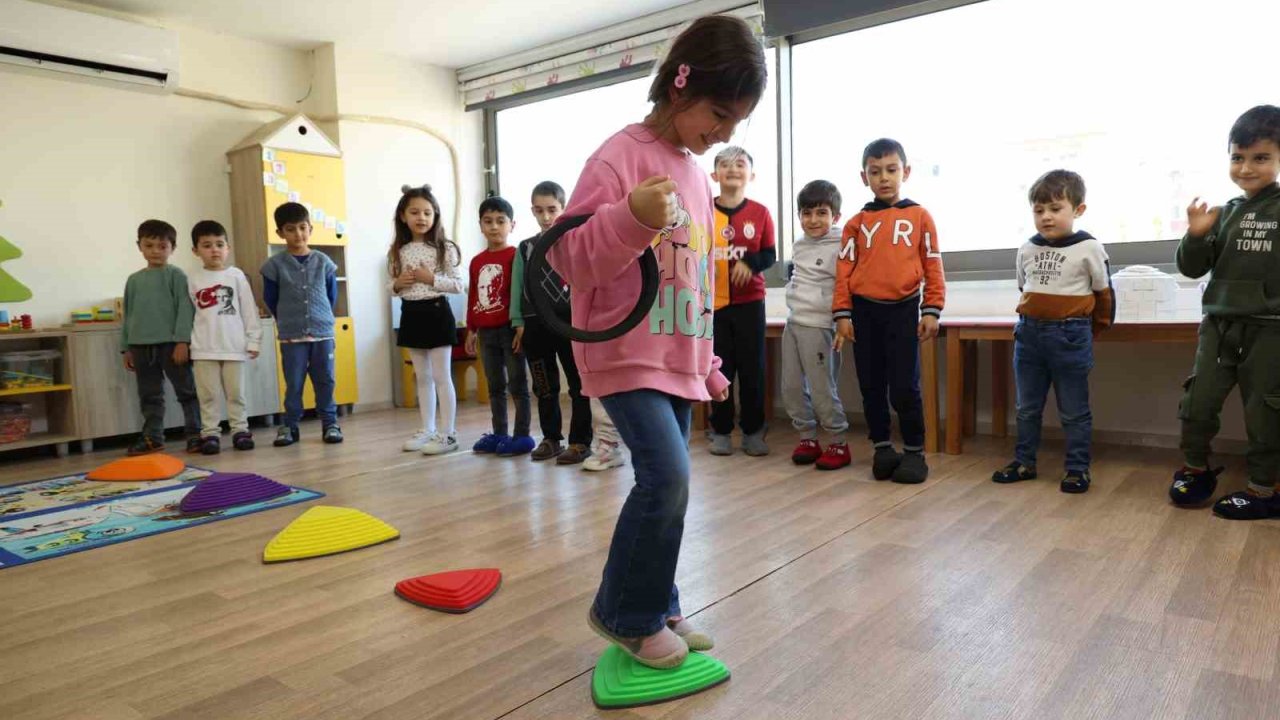 Büyükşehir’in Manavgat kreşinde çocuklar eğlenirken öğreniyor