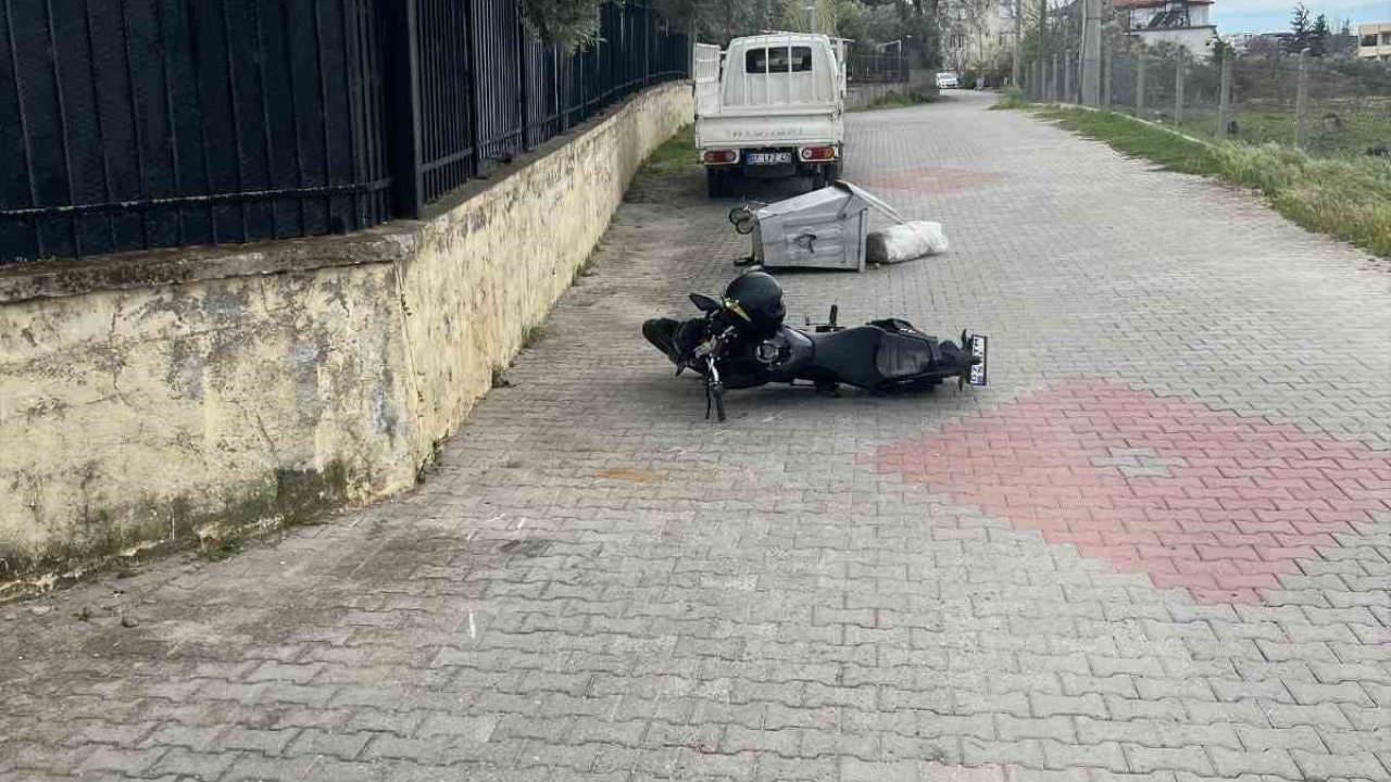 Duvara çarpan motosikletin sürücüsü yaralandı