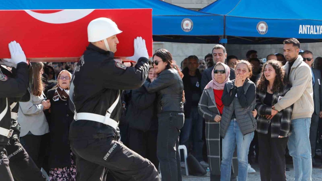 Kazada hayatını kaybeden polis memurunun kızının feryadı yürekleri dağladı