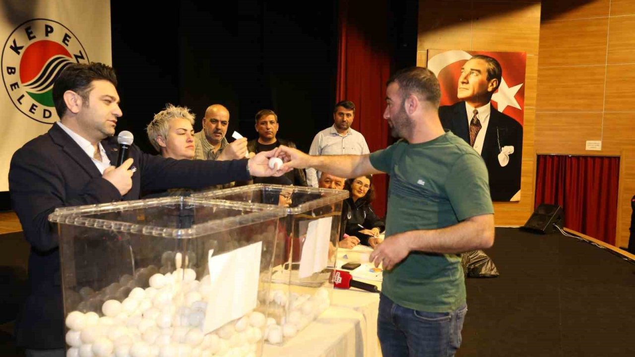 Kepez’de pazarcılar kura çekti