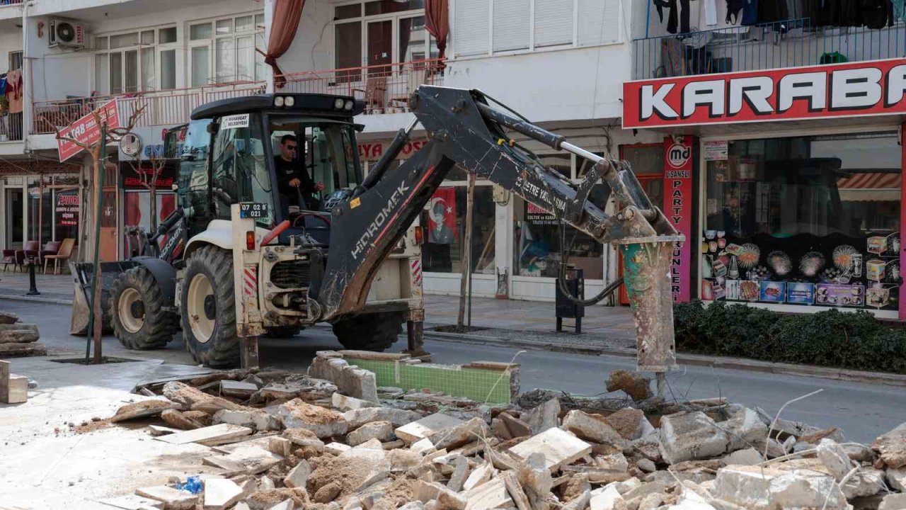 Manavgat’ta caddeler yenileniyor