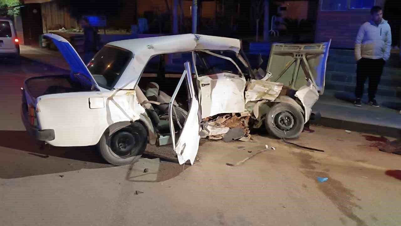 Serik’te Tofaş otomobilin hurdaya döndüğü kazada 1’i ağır 3 kişi yaralandı