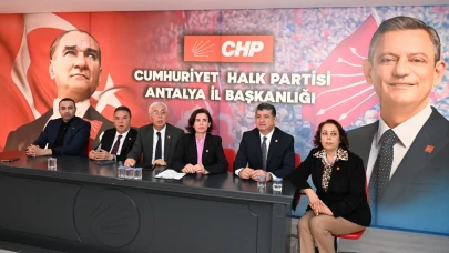 Antalya’da ilk imza Büyükşehir Belediye Başkanı Muhittin Böcek’ten