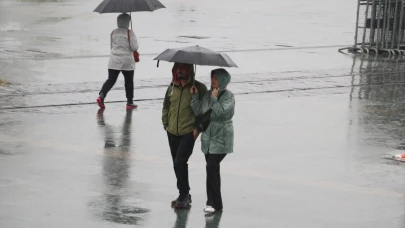 Antalya, bayramı yağmurla uğurladı