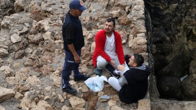 Hayvan pisliğine basıp, ayağı kayınca 5 metreden düştü