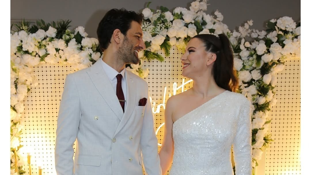 Ünlü oyuncu 13 yıllık sevgilisini ailesinden istedi
