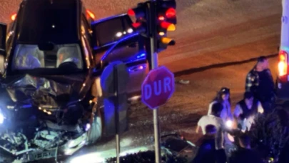 Antalya'da ambulans ile cipin karıştığı kazada 9 kişi yaralandı