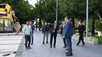 Kemer Cumhuriyet Meydanı'nda tadilat çalışması