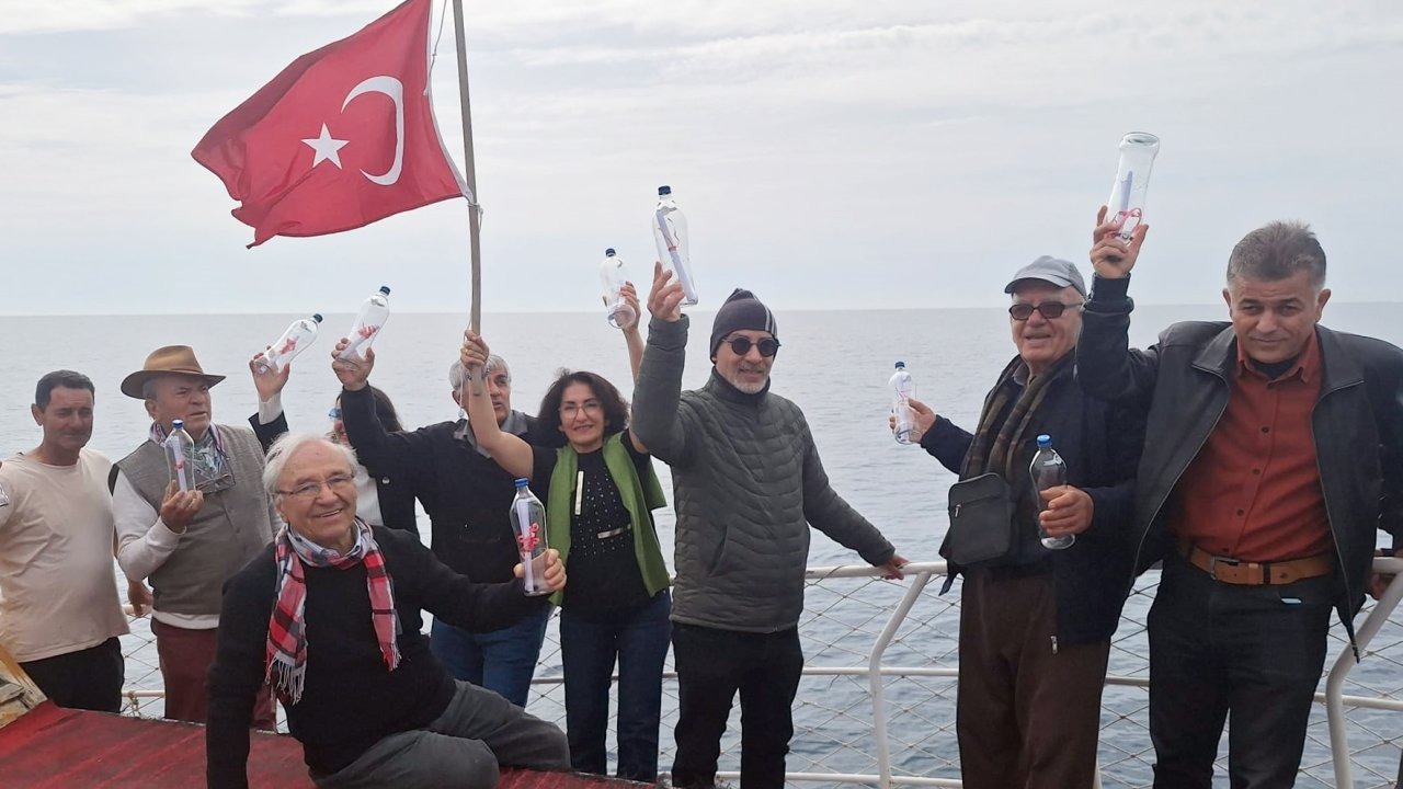 Denize mektup bıraktılar