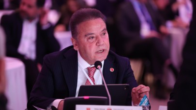 Başkan Böcek, Kardeş Şehirler Zirvesi’ne katıldı