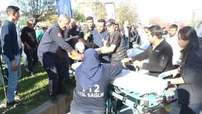 Sürücü kursu otomobiline arkadan çarptı: 3 yaralı