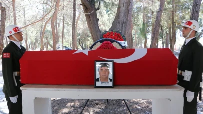 Kıbrıs gazisine askeri tören