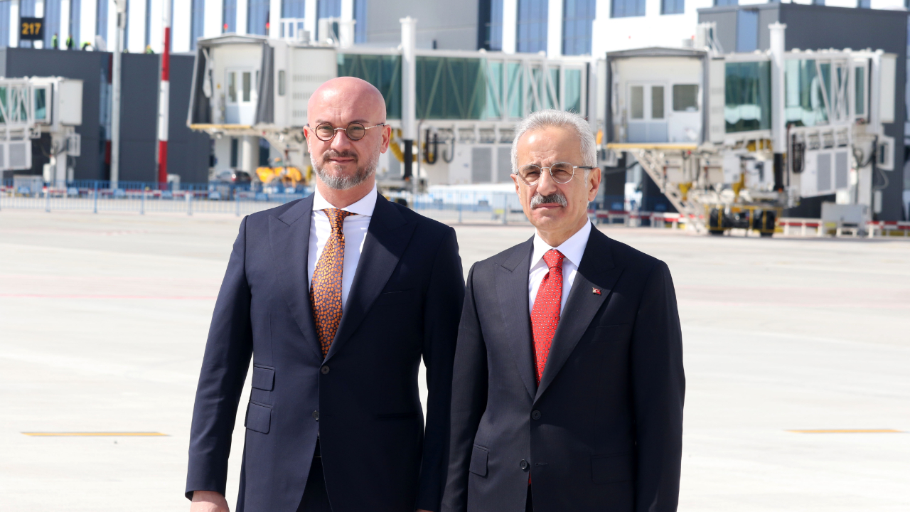 Bakan Uraloğlu: Antalya’nın uluslararası havacılıkta marka haline gelmesi için önemli bir adım attık