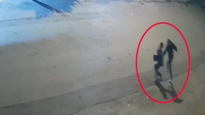 ANTALYA'da  servis beklerken bıçaklı saldırıya uğrayan baba-kızın durumu iyiye gidiyor