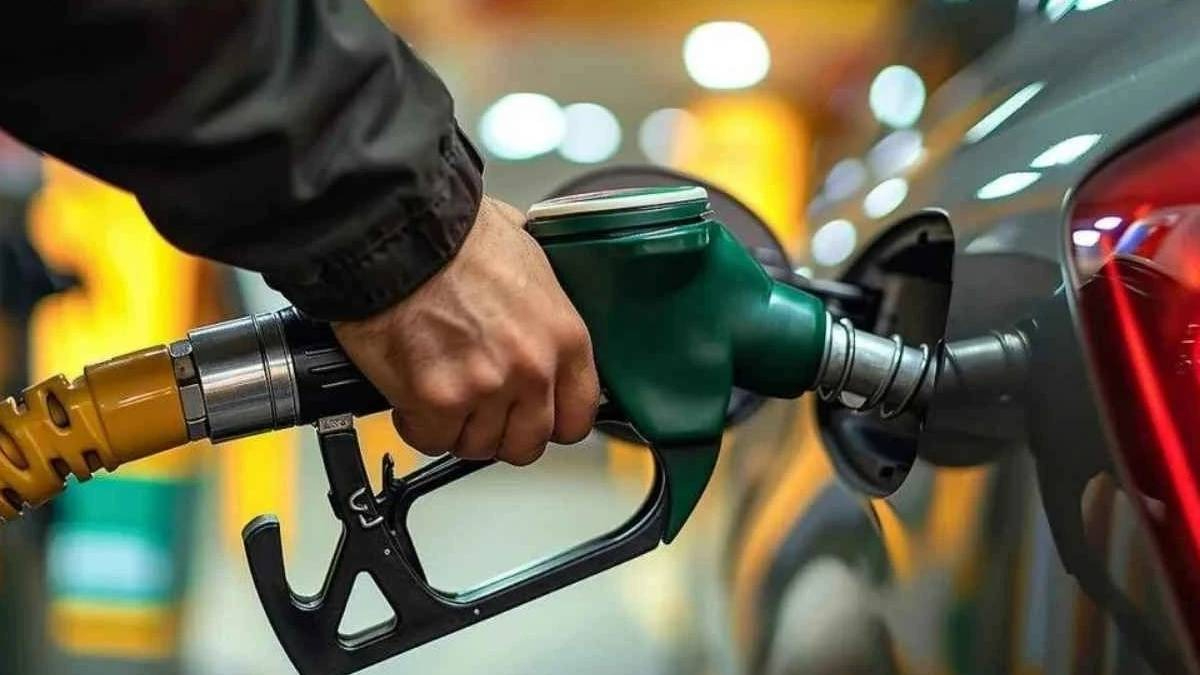 Benzin Fiyatları Tırmanışa Geçti: Litre 45 TL’yi Aştı!