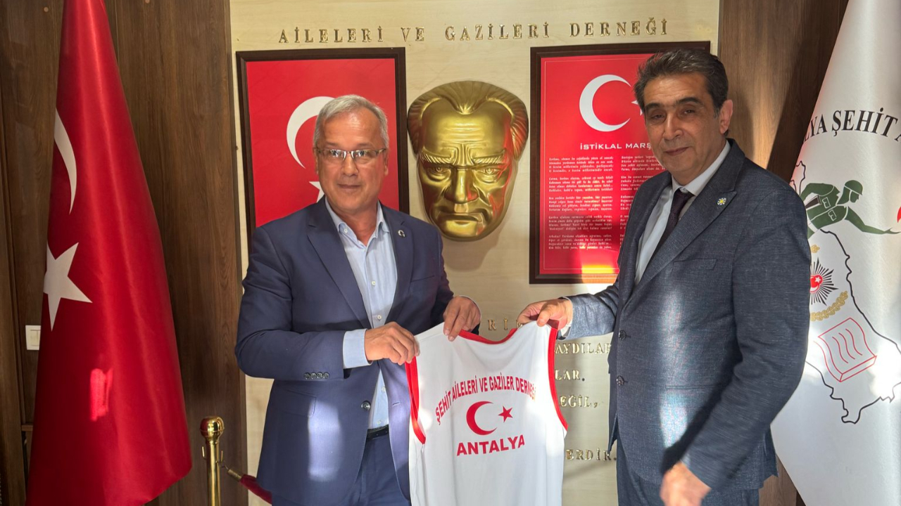 Antalya İYİ Parti’den Şehitler Derneğine Anlamlı Ziyaret